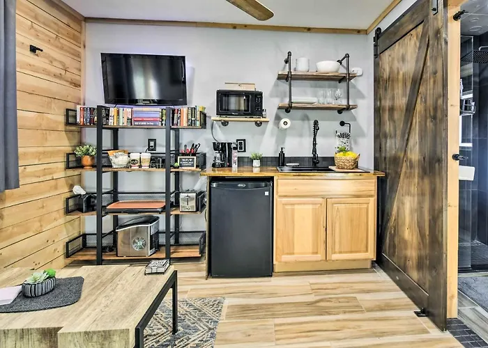 Near Cubs Spring Training! Couples Retreat In Apartment *