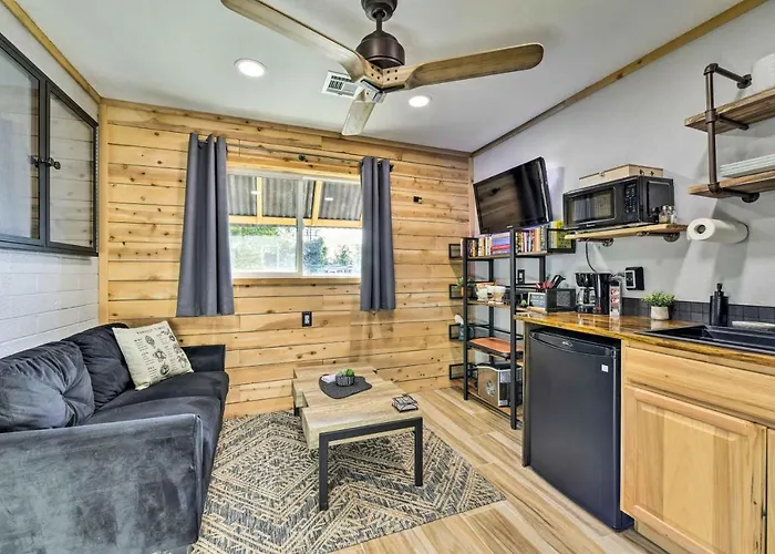 Near Cubs Spring Training! Couples Retreat In Apartment *