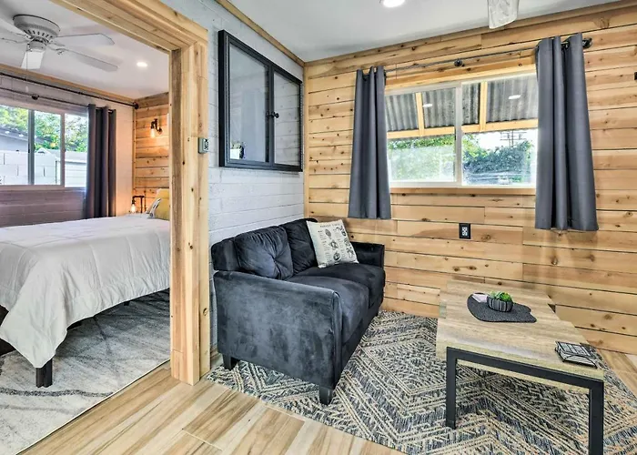 Apartment Near Cubs Spring Training! Couples Retreat In